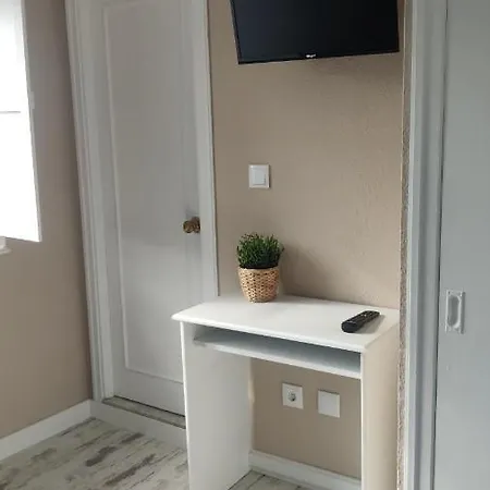 Hotel Roman Навесес