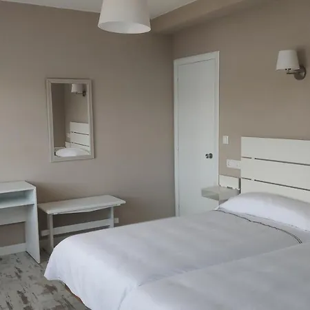 Hotel Roman فندق Naveces